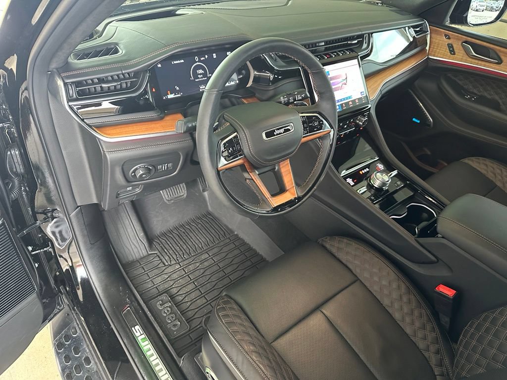 Used 2025 Jeep Grand Cherokee Summit AWD/4WD image 14