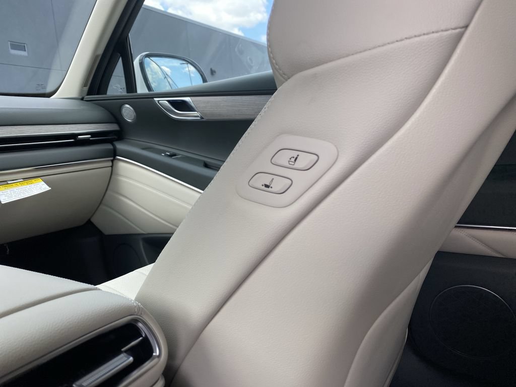 New 2027 Genesis GV80 2.5T Select AWD/4WD image 35