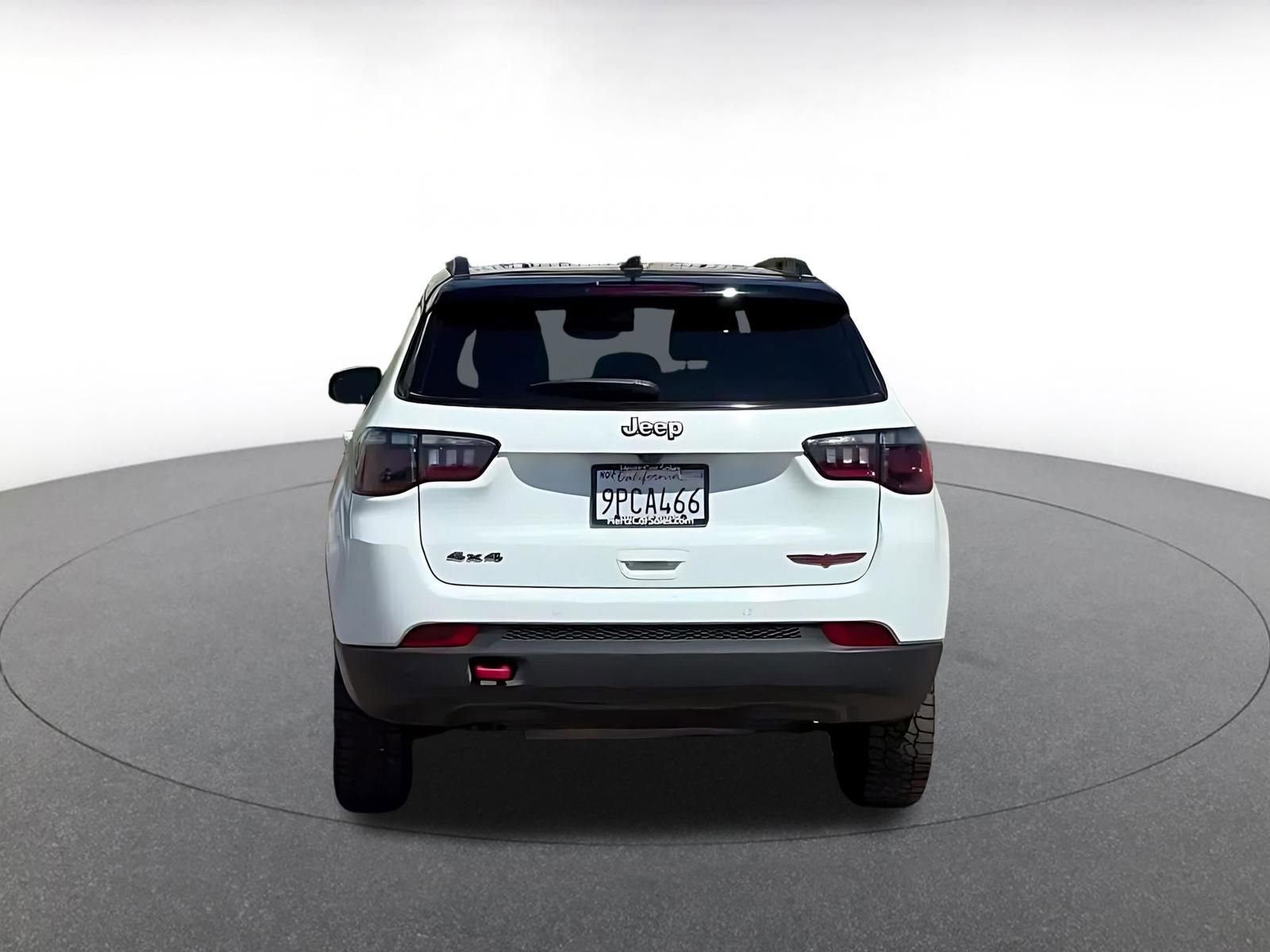 Used 2025 Jeep Compass Trailhawk image 11