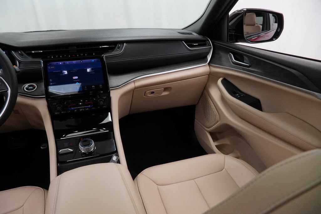 Certified 2025 Jeep Grand Cherokee Limited AWD/4WD image 28