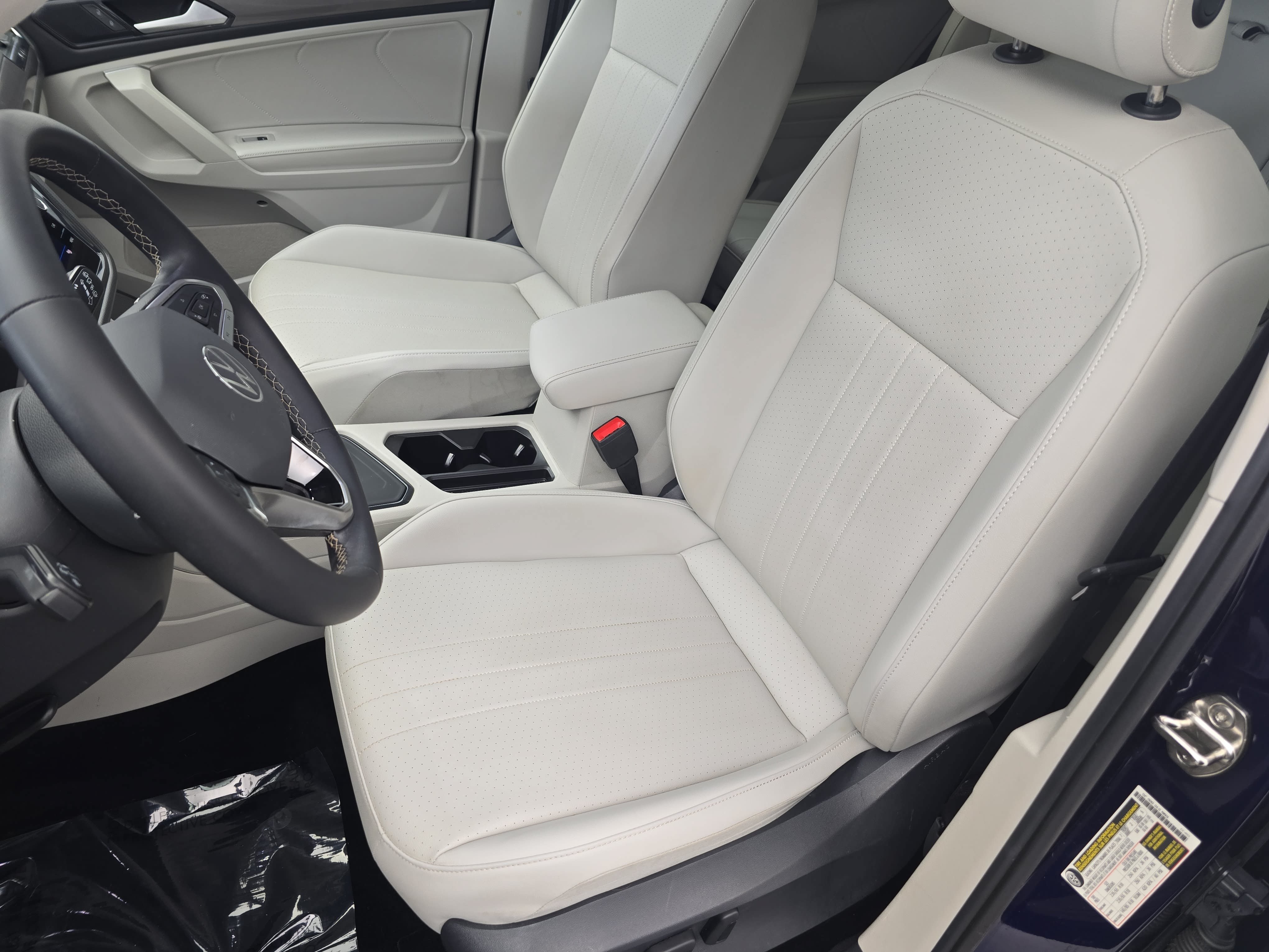 Used 2023 Volkswagen Tiguan SE w/ Panoramic Sunroof Package FWD image 15