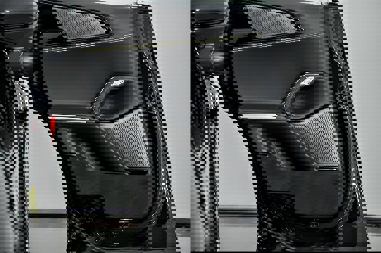 Used 2025 Ferrari Purosangue image 19