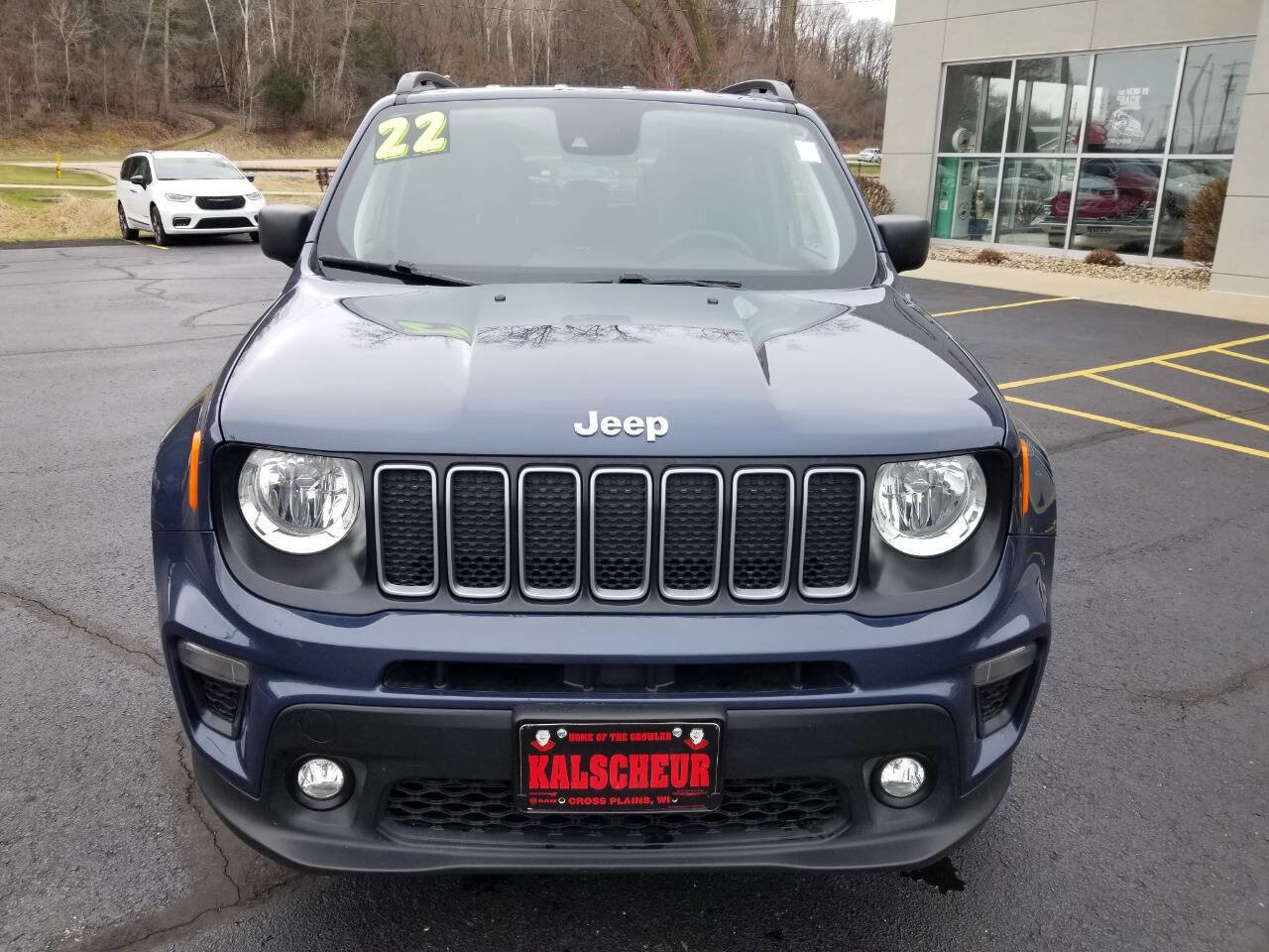 Certified 2022 Jeep Renegade Latitude w/ Convenience Group AWD/4WD image 2