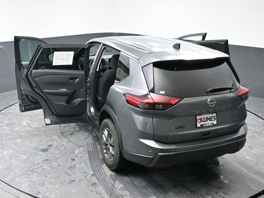Used 2024 Nissan Rogue S image 69