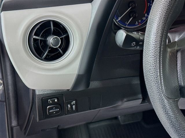 Used 2018 Toyota Corolla LE image 11