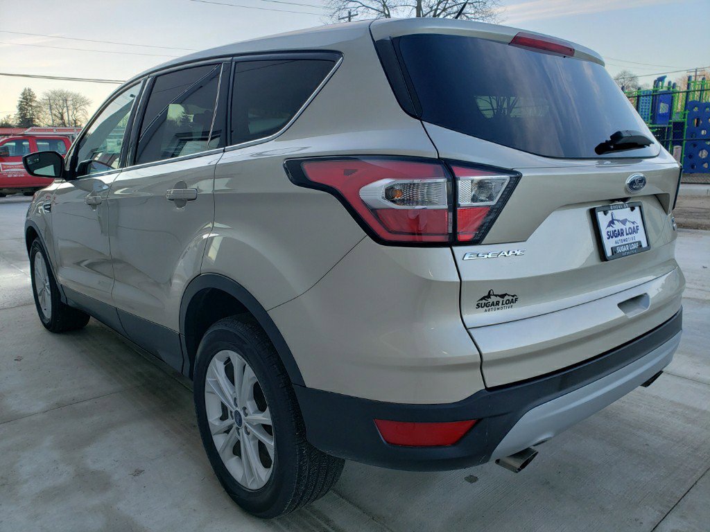 Used 2017 Ford Escape SE image 4