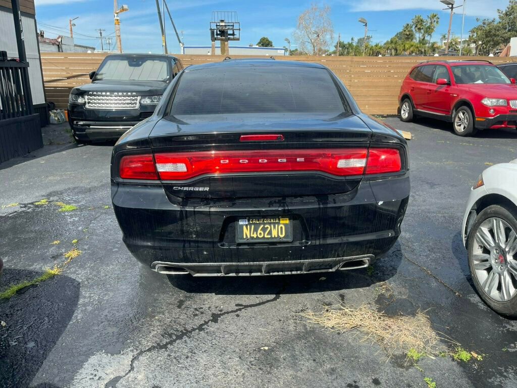 Used 2014 Dodge Charger SE RWD image 4