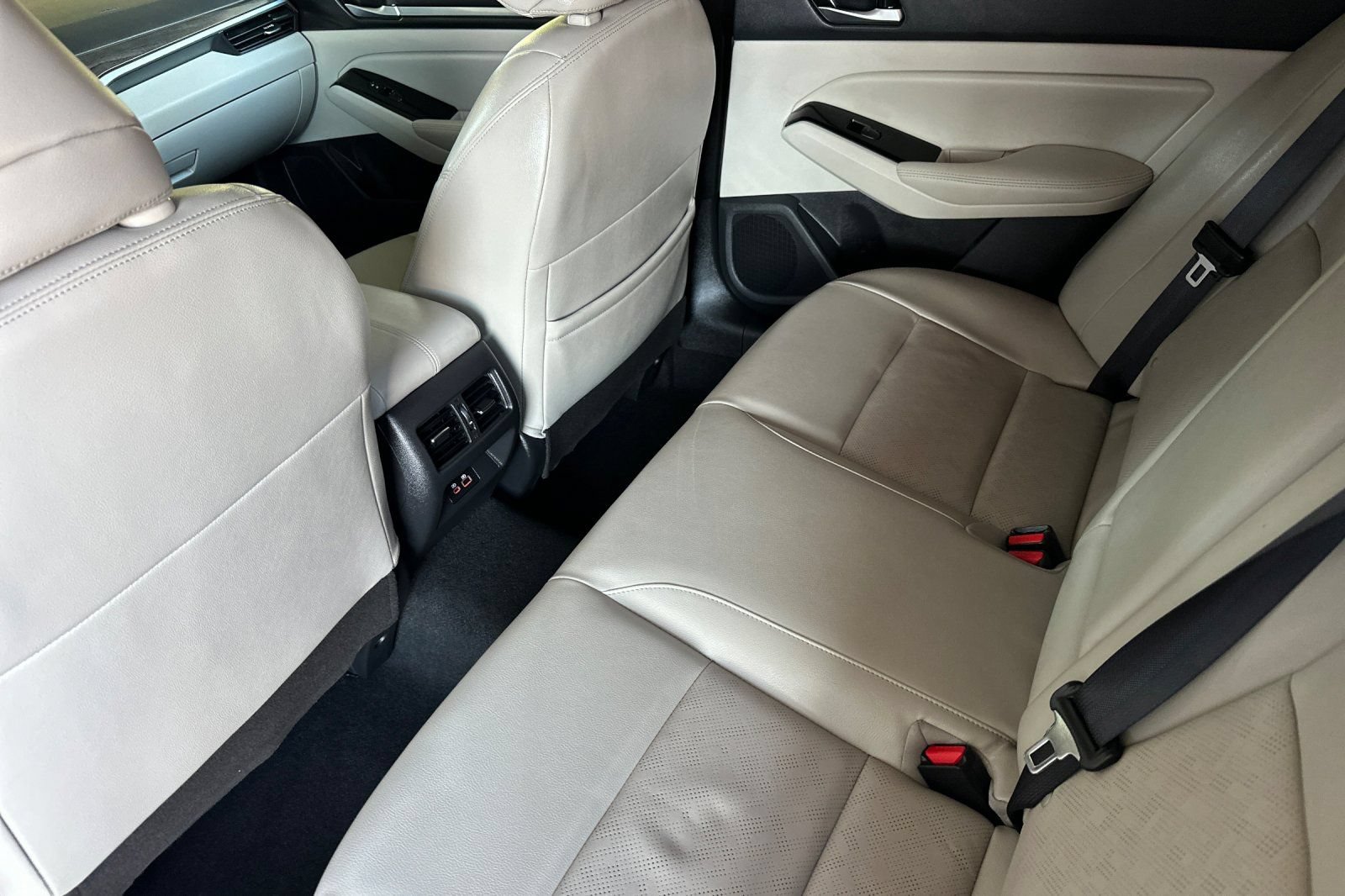 Used 2024 Nissan Altima 2.5 SL FWD image 12