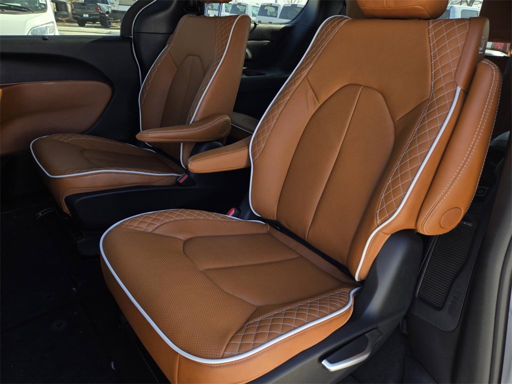 New 2026 Chrysler Pacifica Pinnacle w/ Trailer Tow Group image 12