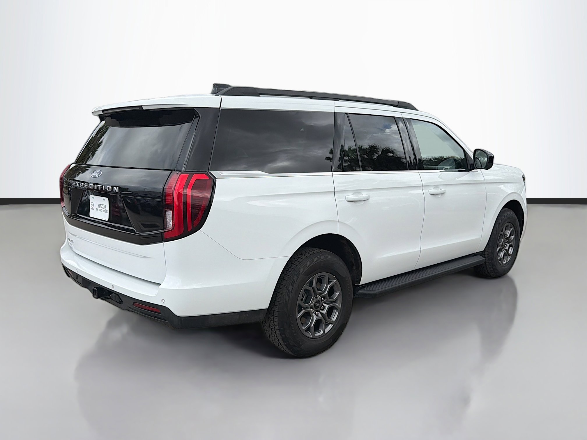 Used 2025 Ford Expedition Active image 3