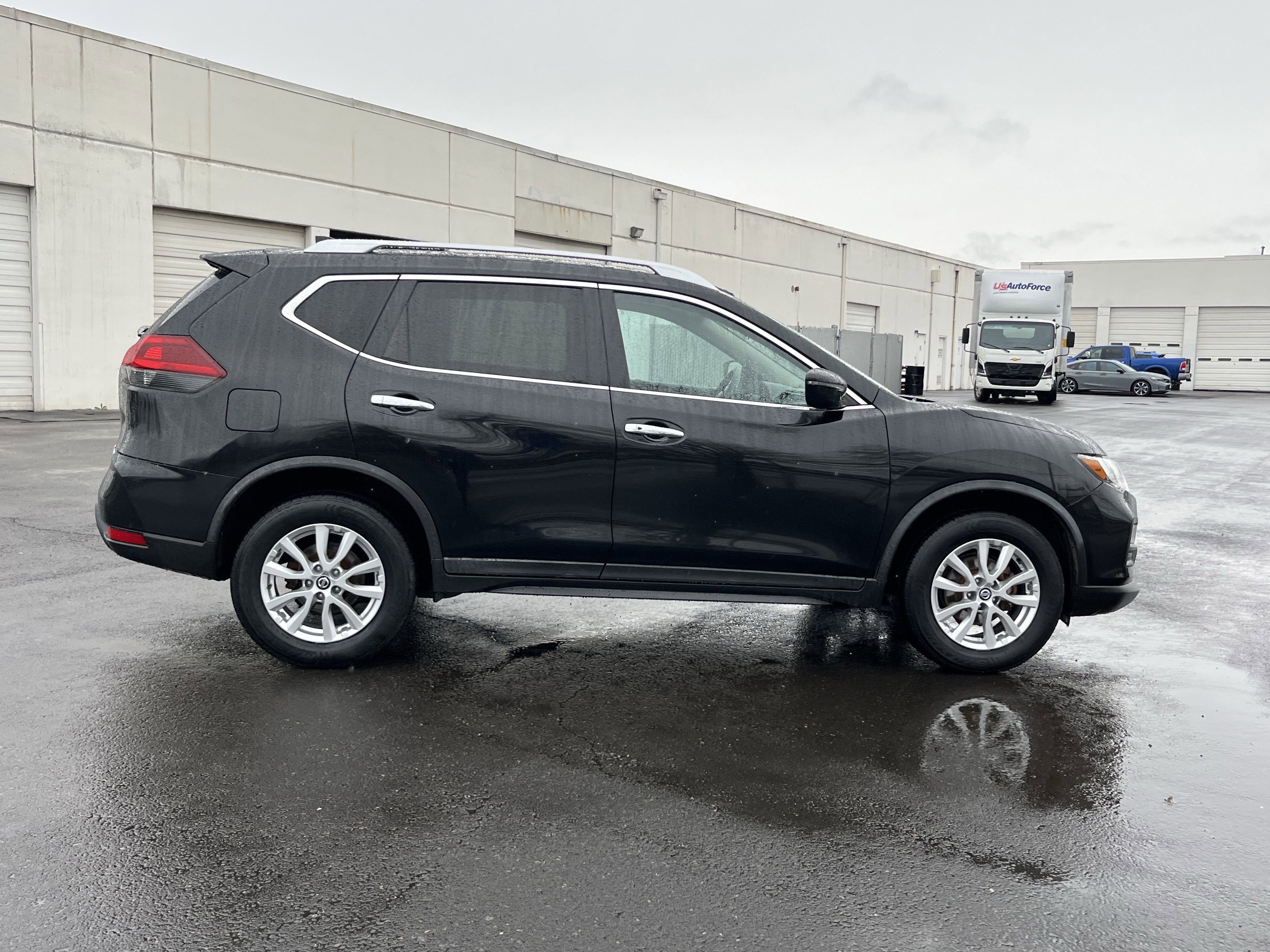 Used 2018 Nissan Rogue SV image 6