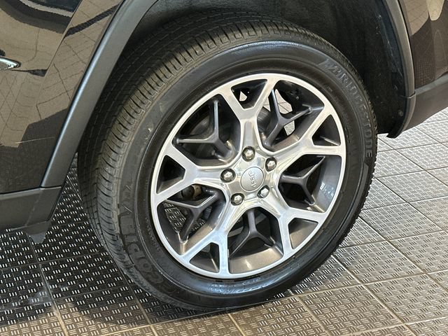 Used 2019 Jeep Grand Cherokee Limited AWD/4WD image 8