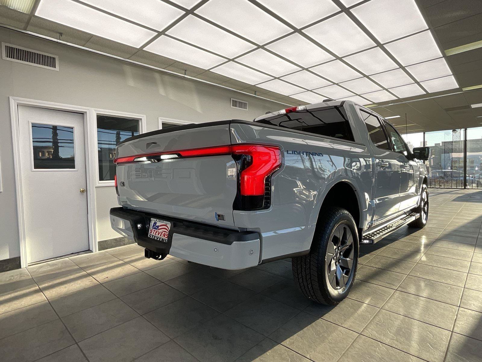 Used 2023 Ford F150 Lightning Lariat AWD/4WD image 5