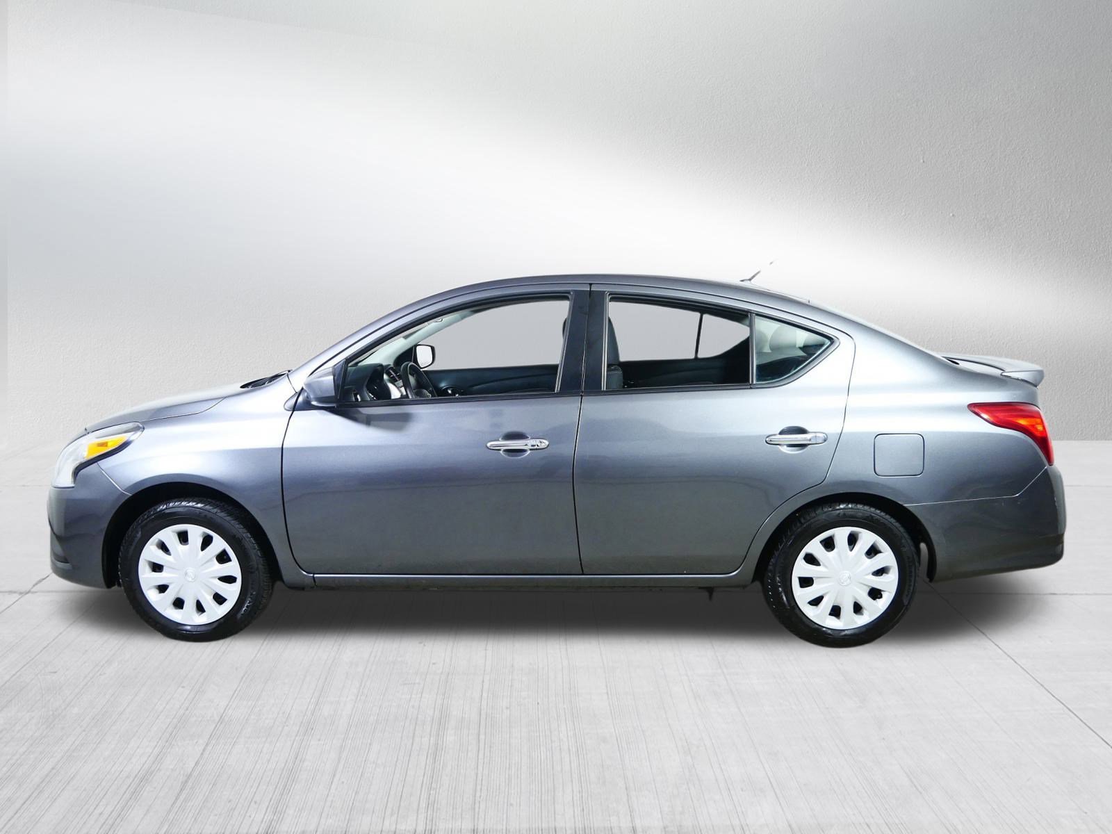 Used 2019 Nissan Versa SV image 4