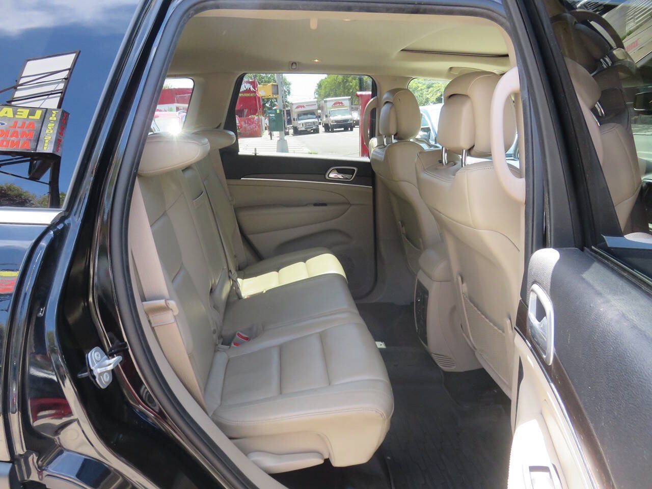 Used 2018 Jeep Grand Cherokee Limited AWD/4WD image 22