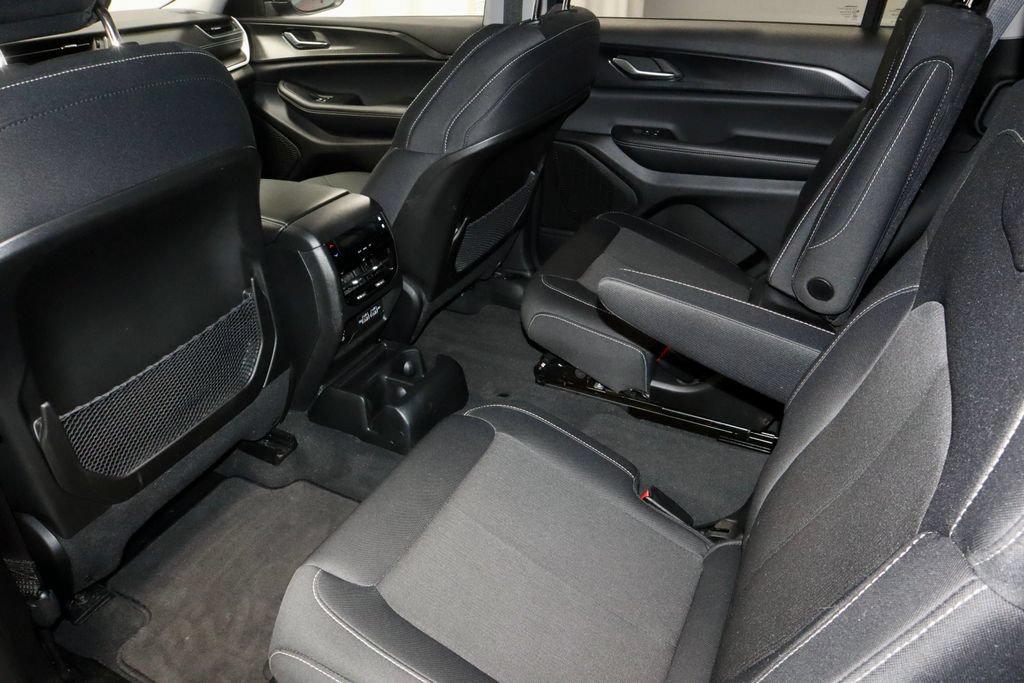 Used 2023 Jeep Grand Cherokee L Laredo w/ Luxury Tech Group I AWD/4WD image 21