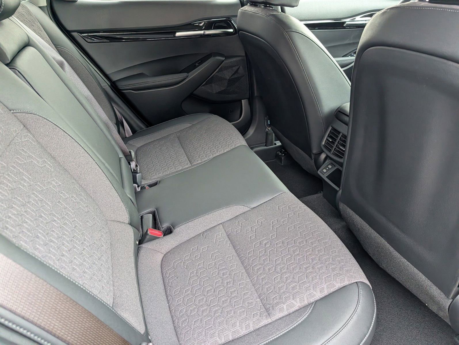 New 2026 Kia Seltos S image 27