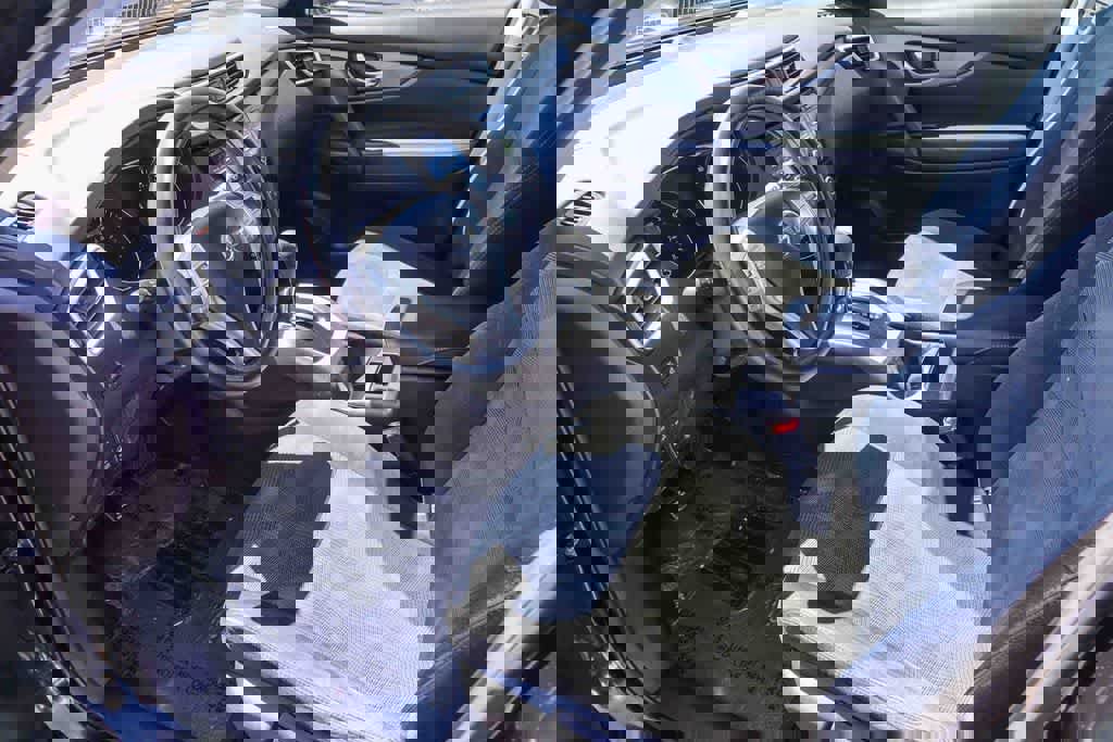 Used 2016 Nissan Rogue S image 16