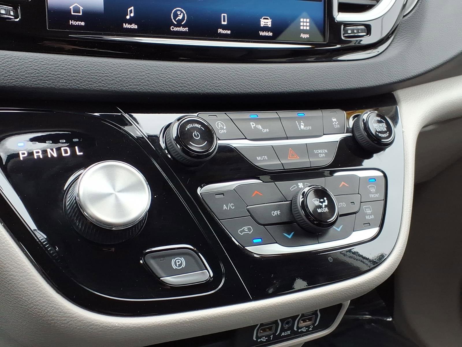 Used 2024 Chrysler Pacifica Touring-L image 20