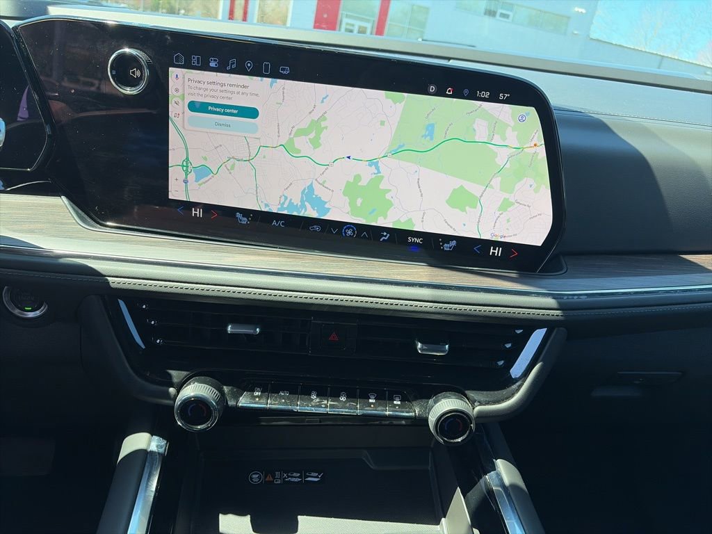 Used 2025 Chevrolet Suburban Z71 image 17