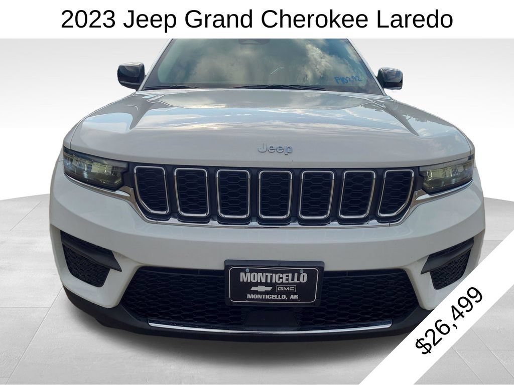 Used 2023 Jeep Grand Cherokee Laredo w/ Luxury Tech Group I AWD/4WD image 2