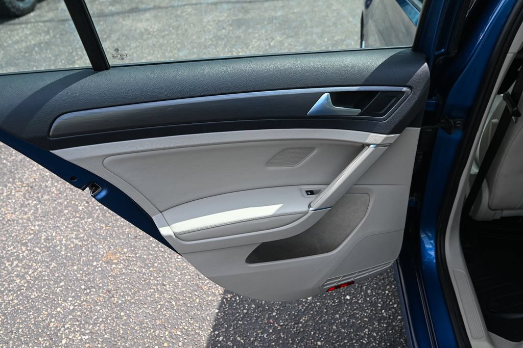 Used 2019 Volkswagen Golf SE FWD image 22