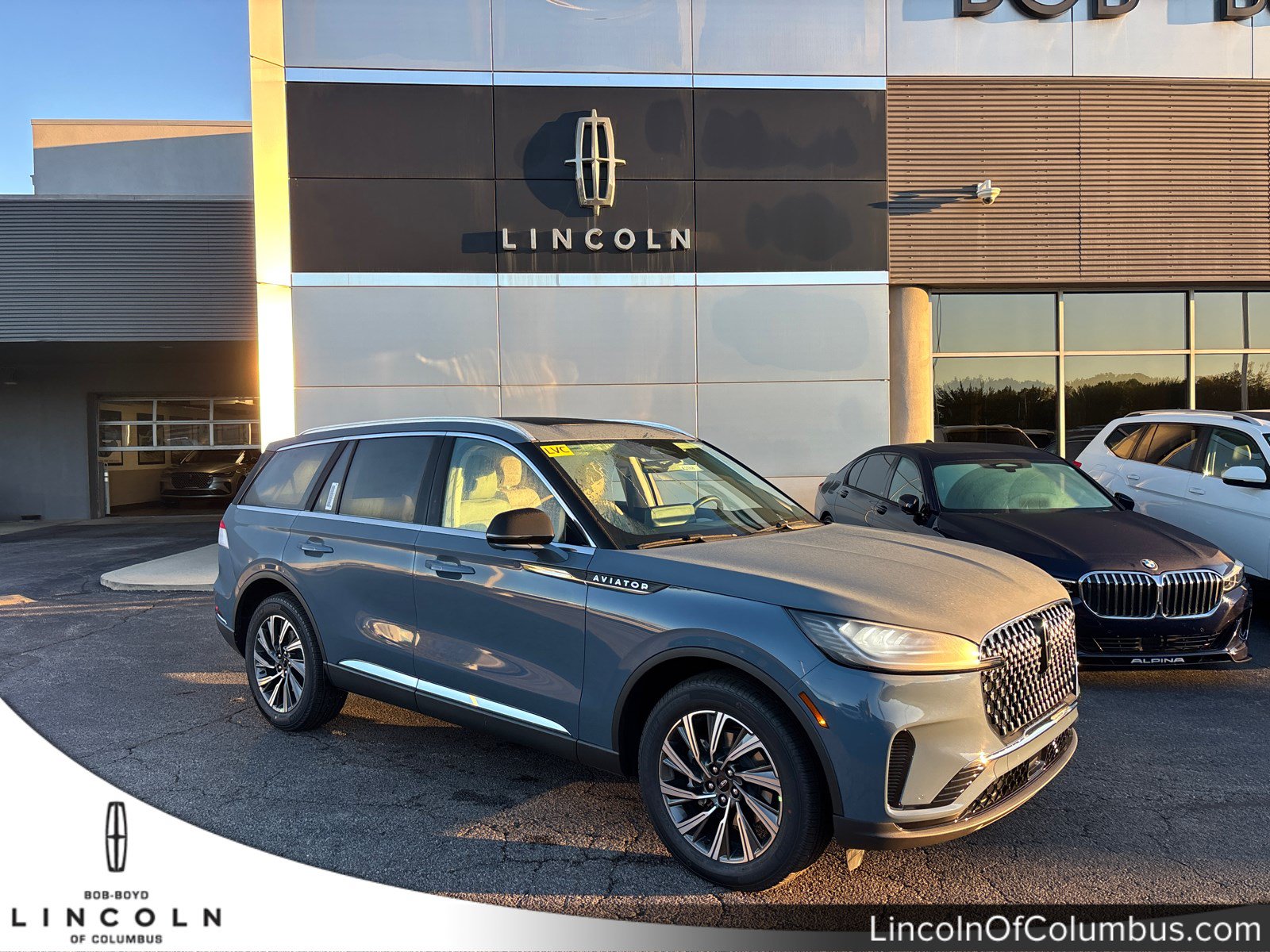 New 2027 Lincoln Aviator AWD image 1