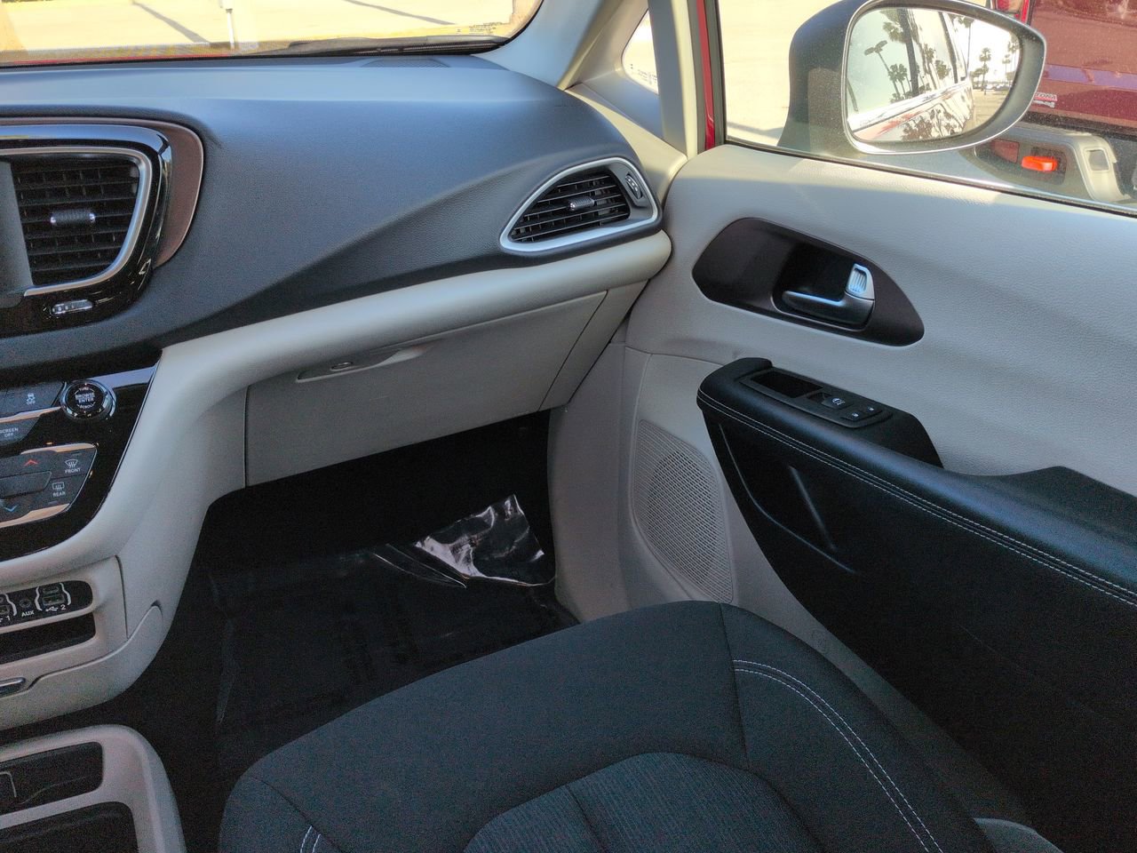 Used 2023 Chrysler Voyager LX FWD image 16