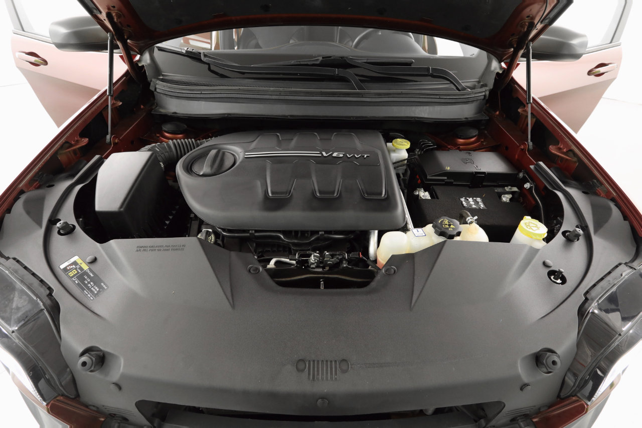 Used 2020 Jeep Cherokee Trailhawk w/ Cold Weather Group image 34