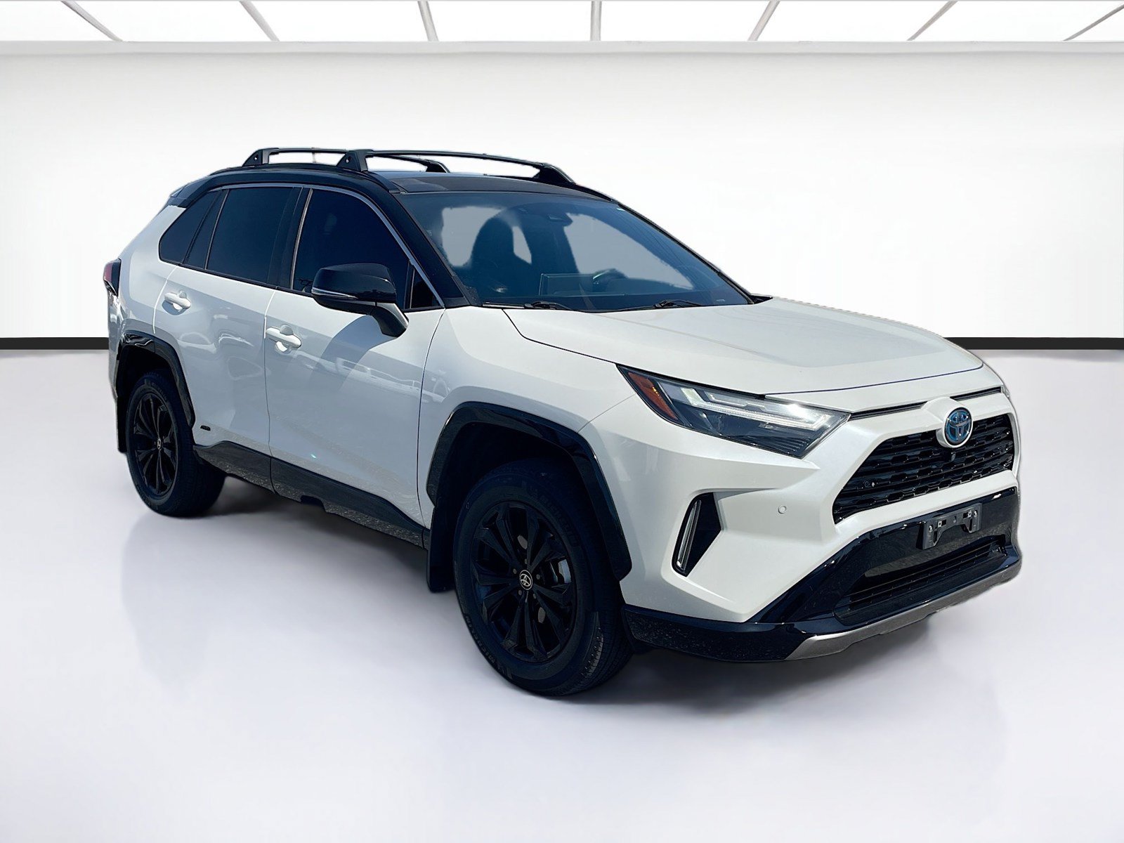 Used 2022 Toyota RAV4 XSE AWD/4WD image 3