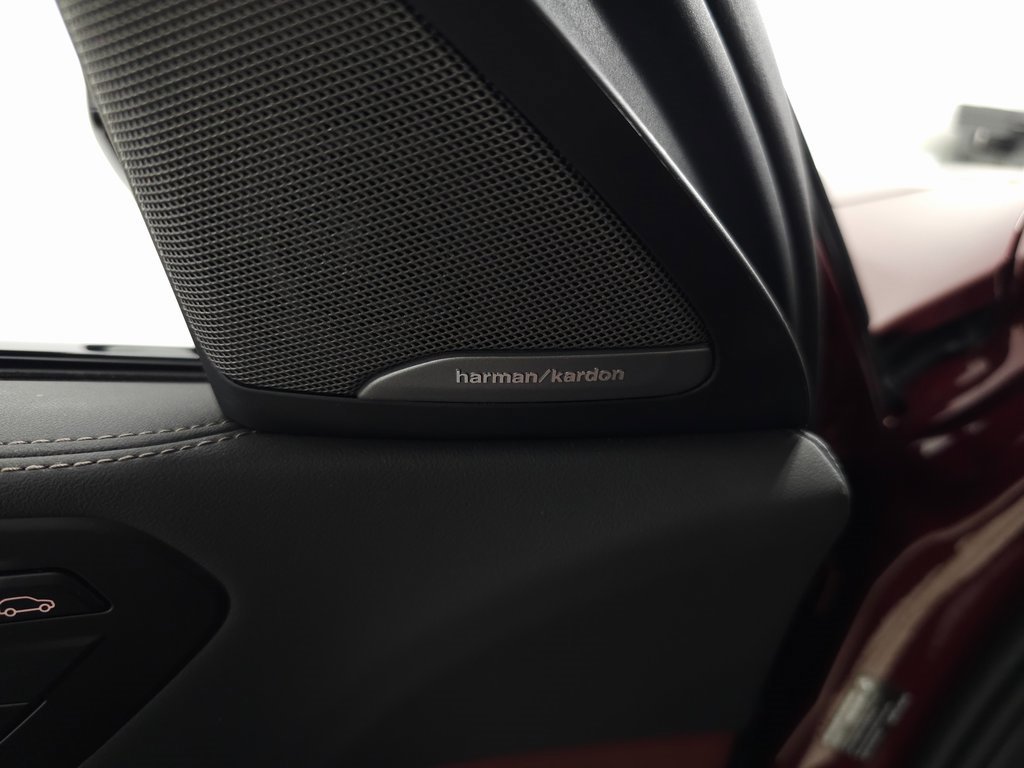 Used 2025 BMW X6 xDrive40i w/ Climate Comfort Package image 17