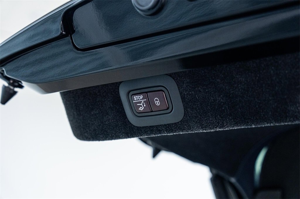 Used 2025 Aston Martin DBX 707 image 16