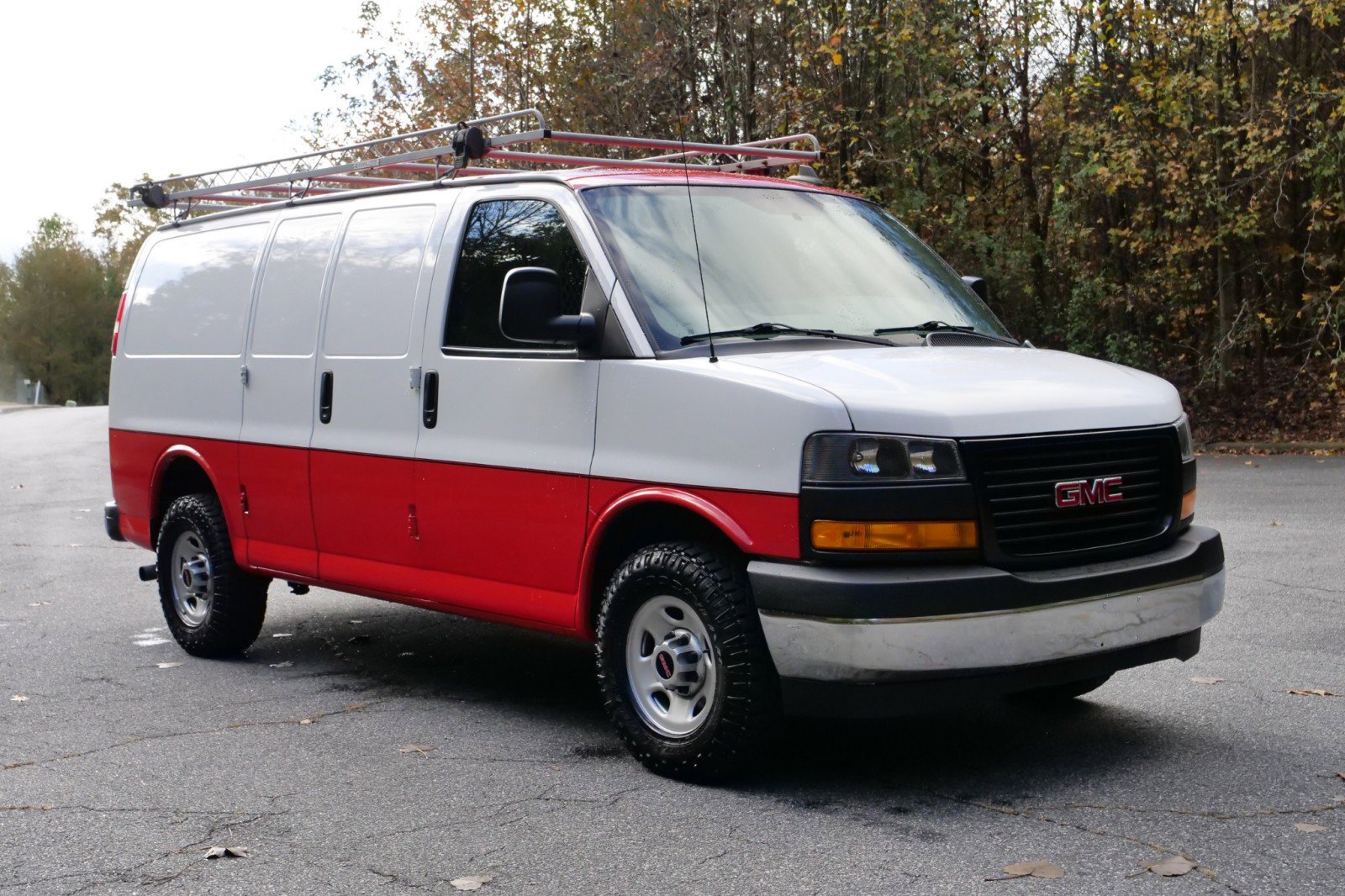 Used 2018 GMC Savana 3500 w/ Driver Convenience Package image 4