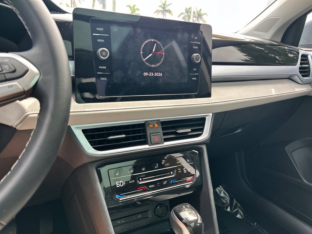 Certified 2025 Volkswagen Taos SE w/ Panoramic Sunroof Package FWD image 32