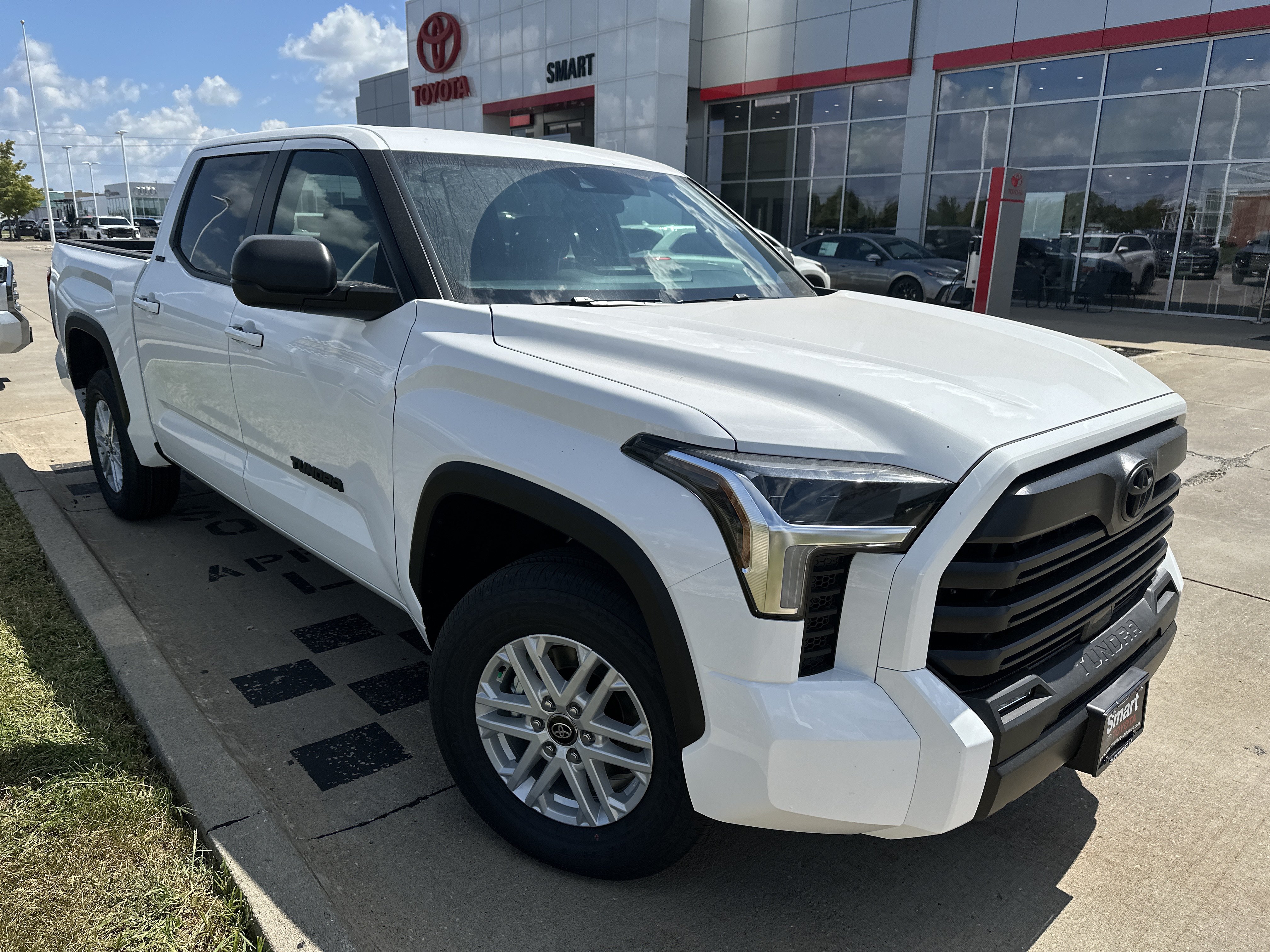 Used 2026 Toyota Tundra SR5 w/ SR5 Premium Package AWD/4WD image 1