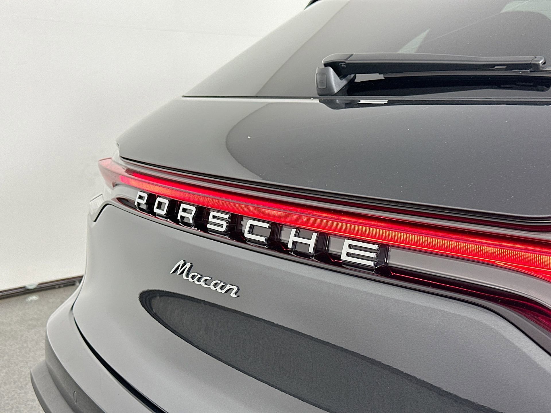 Certified 2025 Porsche Macan image 17