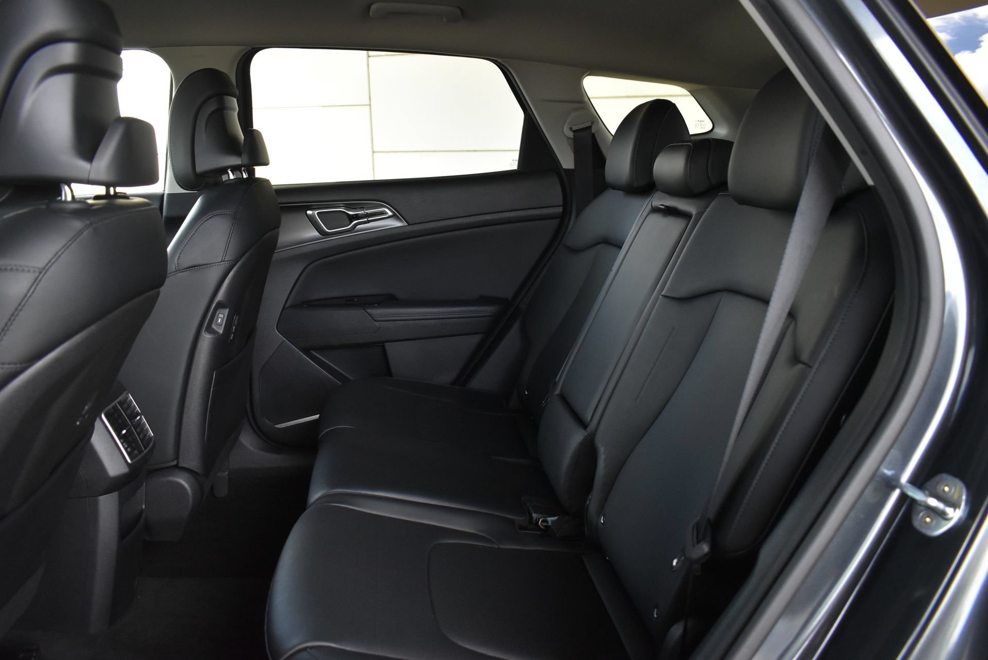 Used 2023 Kia Sportage EX FWD image 16