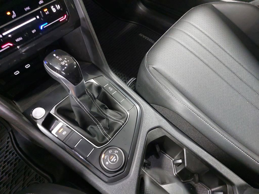 Used 2022 Volkswagen Tiguan SE image 25