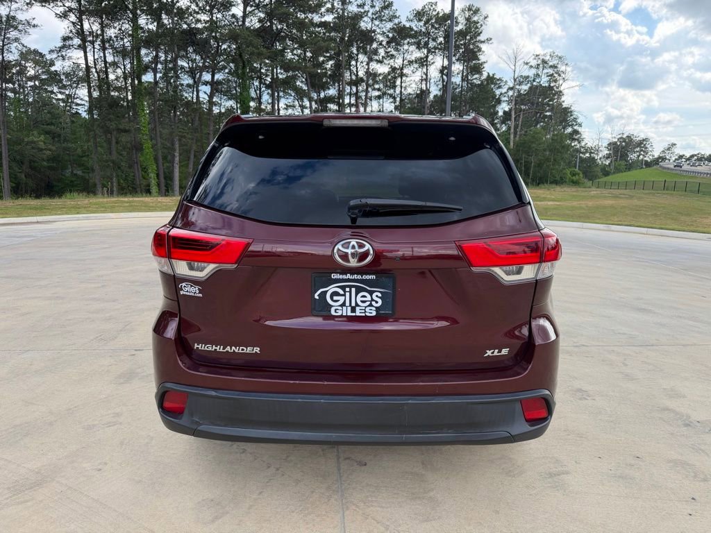 Used 2018 Toyota Highlander FWD V6 image 4