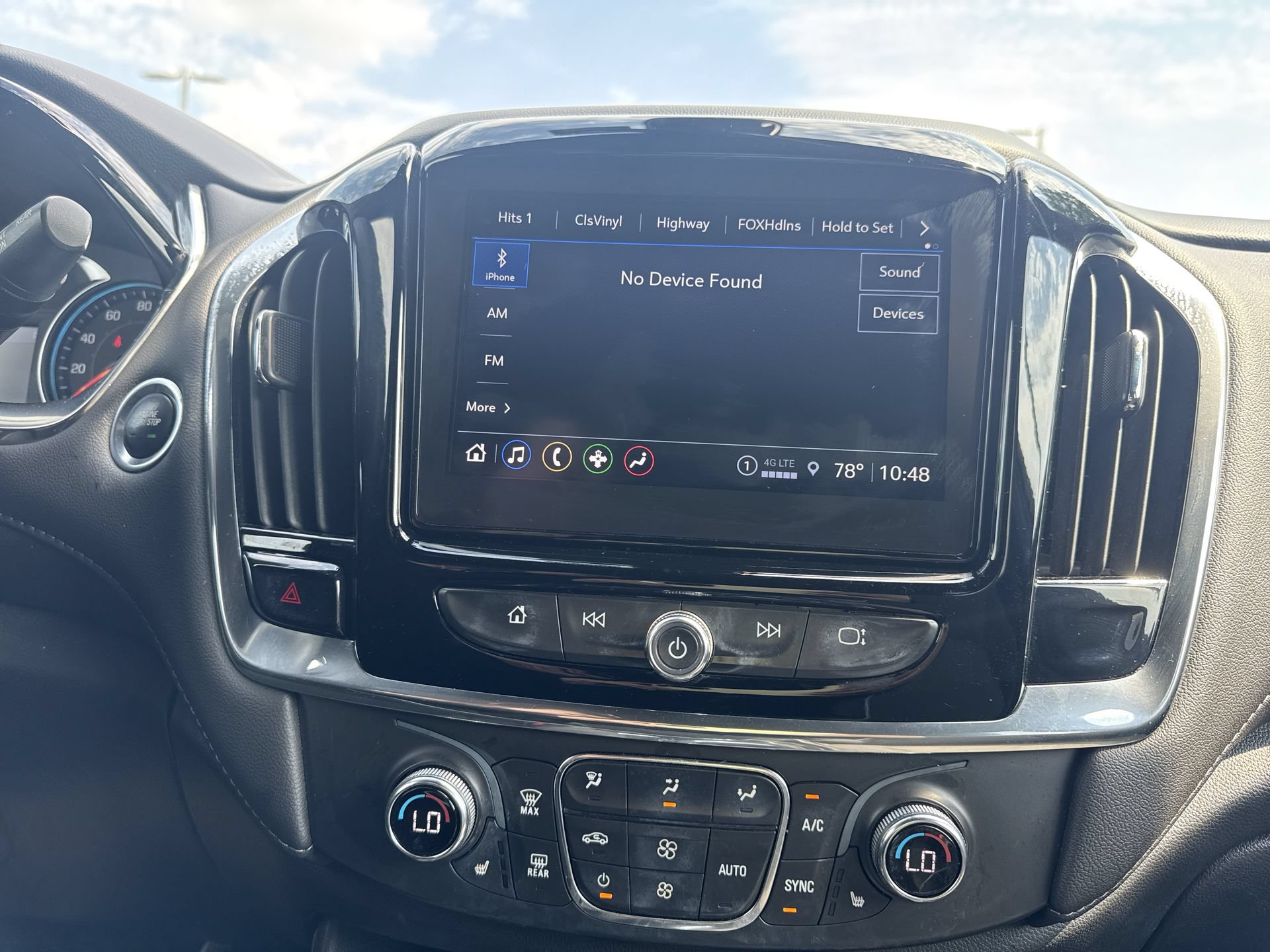 Used 2023 Chevrolet Traverse LT FWD image 16