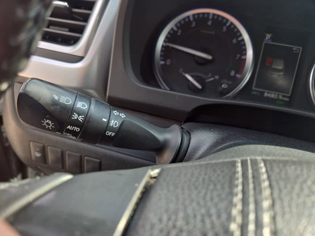 Used 2019 Toyota Highlander XLE AWD/4WD image 30