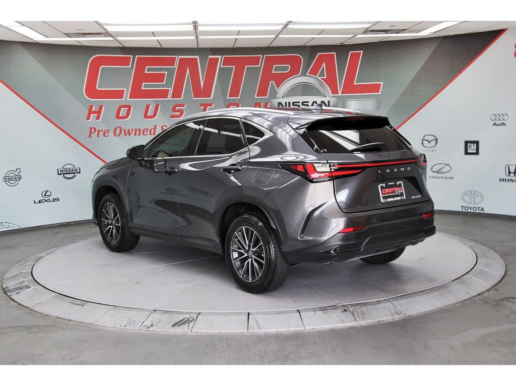 Used 2025 Lexus NX 250 FWD w/ Towing Package (2000 Lbs) image 3