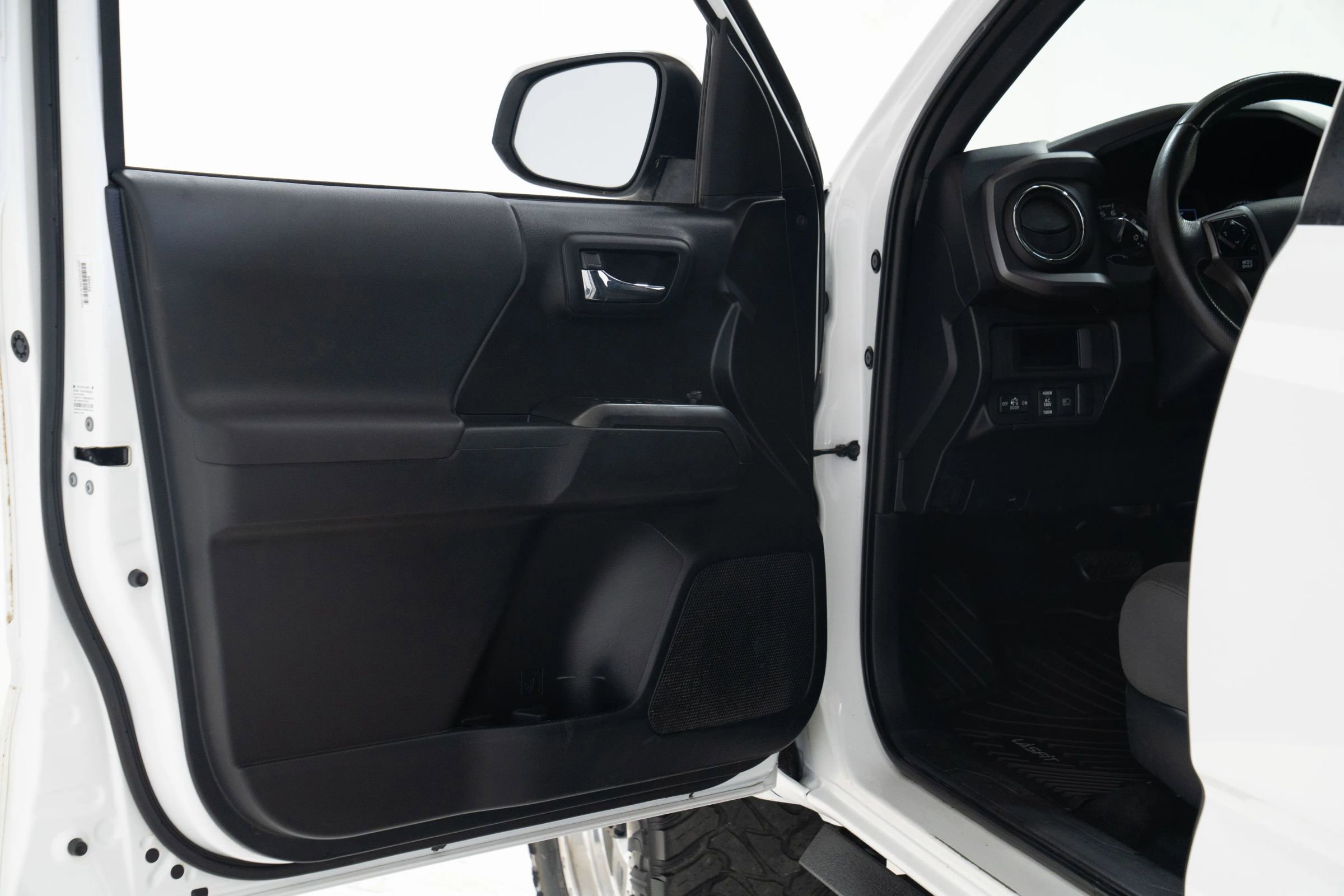 Used 2019 Toyota Tacoma TRD Sport image 16