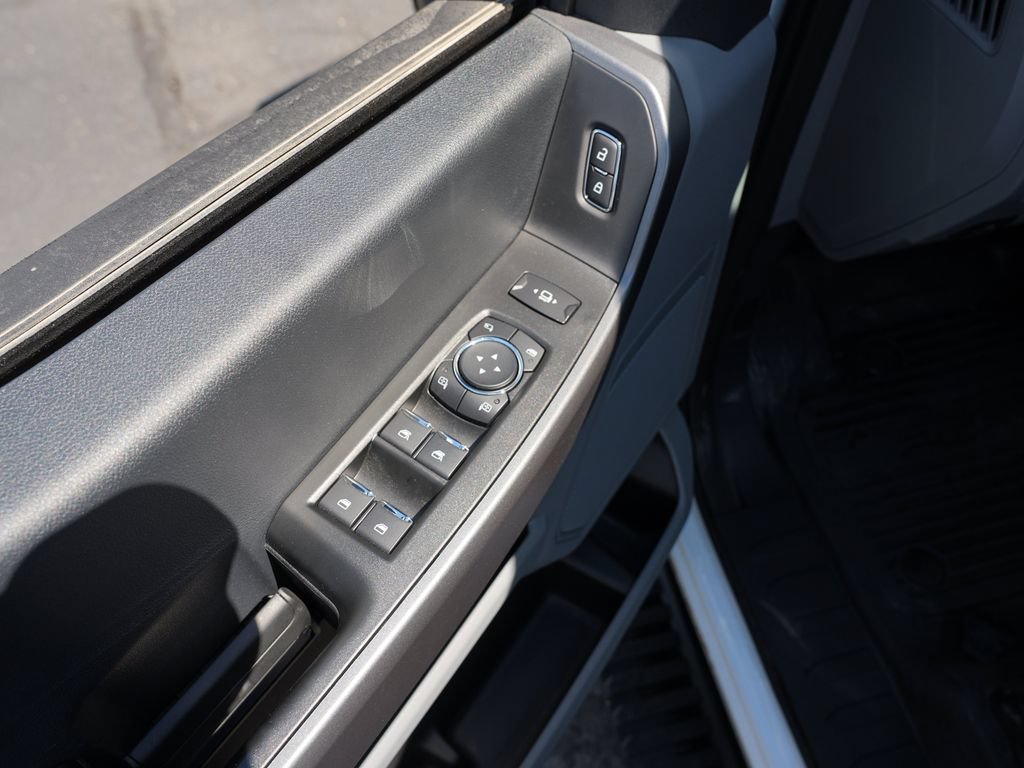 Used 2025 Ford F550 4x4 Crew Cab image 19