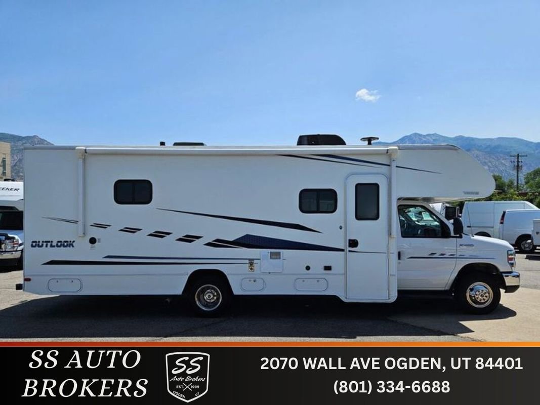 Used 2018 Ford E-450 and Econoline 450 Super Duty w/ Motorhome Prep Package