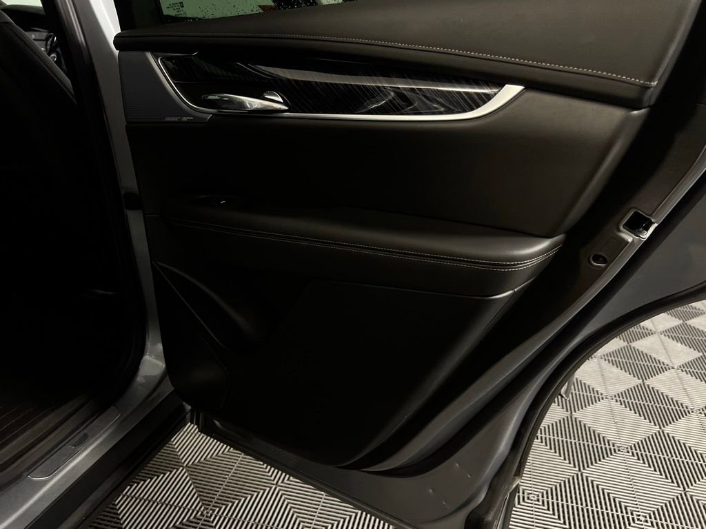 Used 2025 Cadillac XT6 Premium Luxury image 30