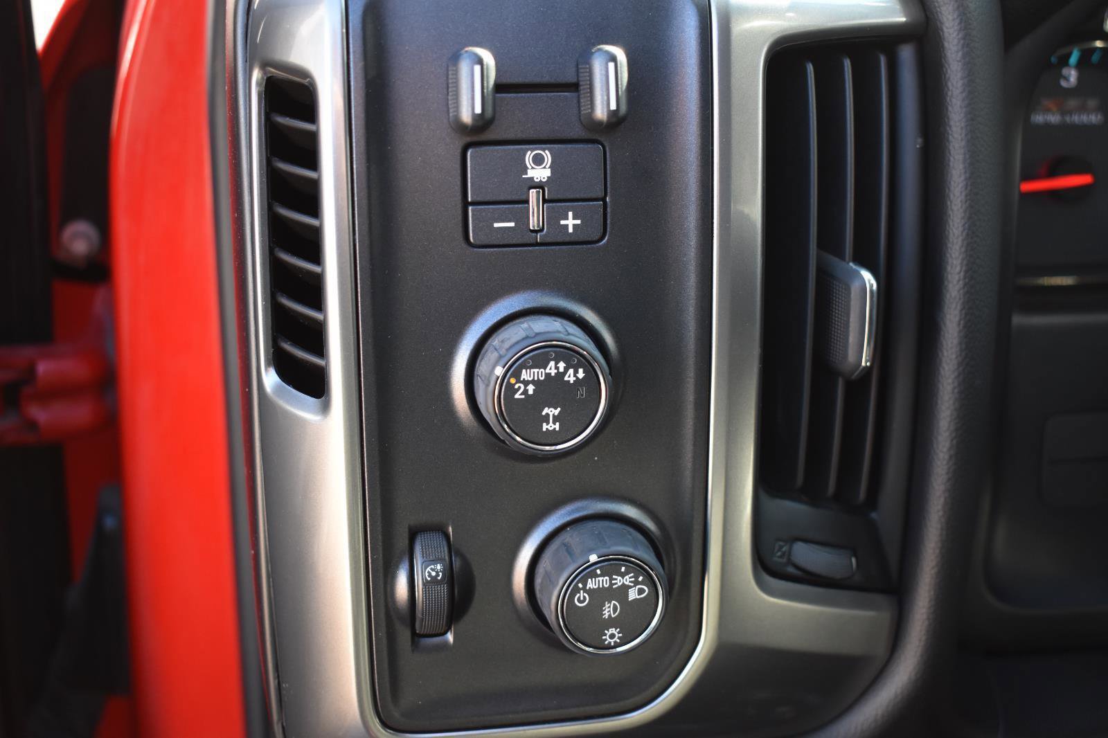 Used 2018 Chevrolet Silverado 1500 LT w/ All Star Edition image 28