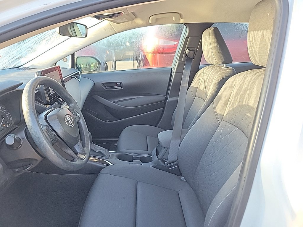 Used 2025 Toyota Corolla LE FWD image 6
