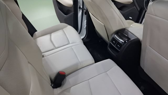 Used 2022 Cadillac XT5 Sportv w/ Technology Package AWD/4WD image 16