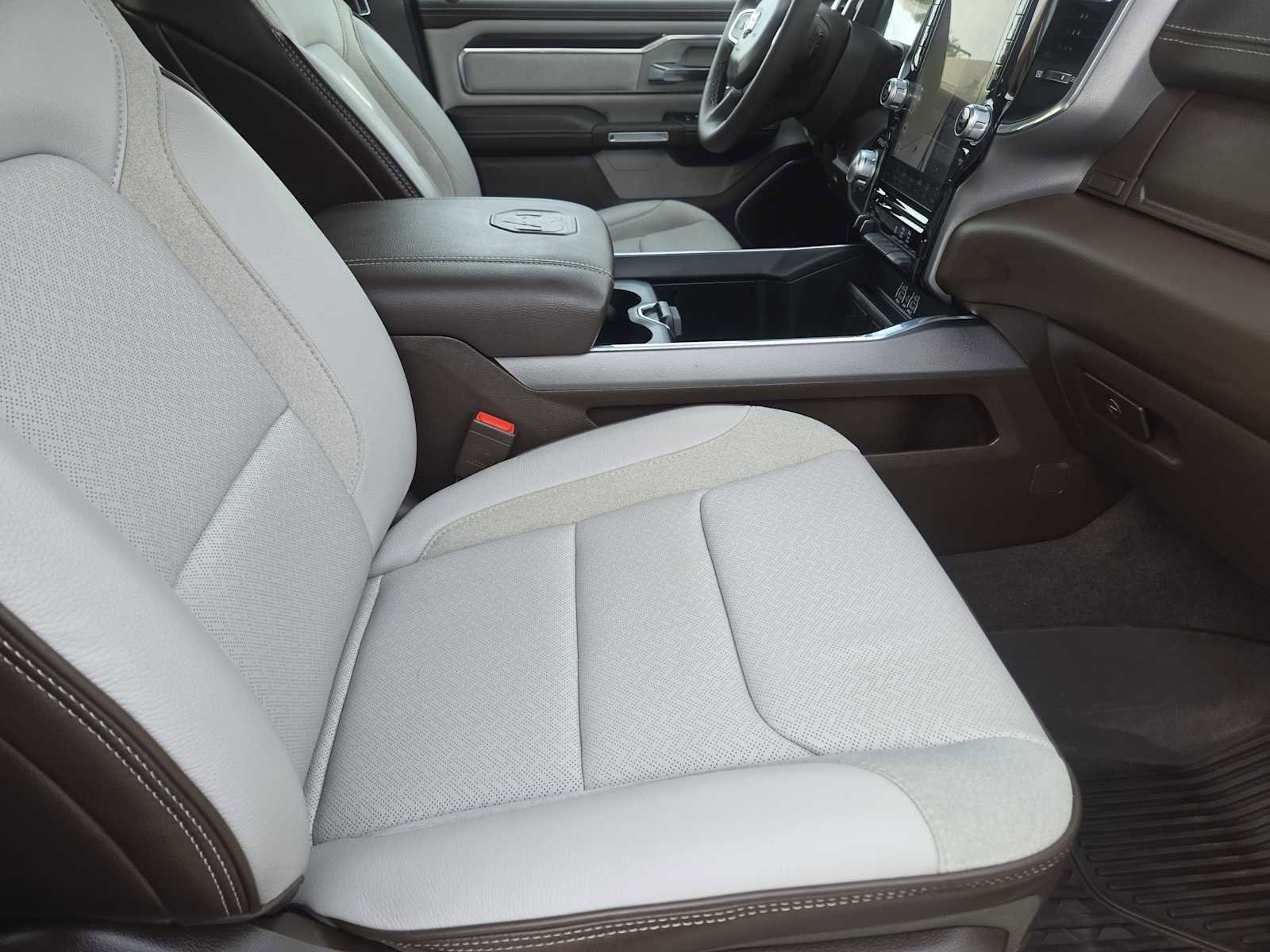 Used 2025 RAM 1500 Laramie w/ Laramie Southwest Edition image 15